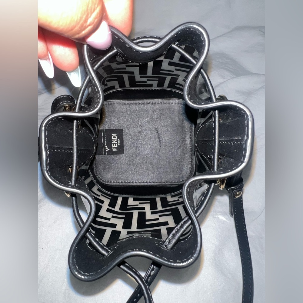 👑✅PRICE FIRM✅AUTHENTIC Fendi Black & Gold Mon Tresor Mini Bucket - Picture 8 of 16